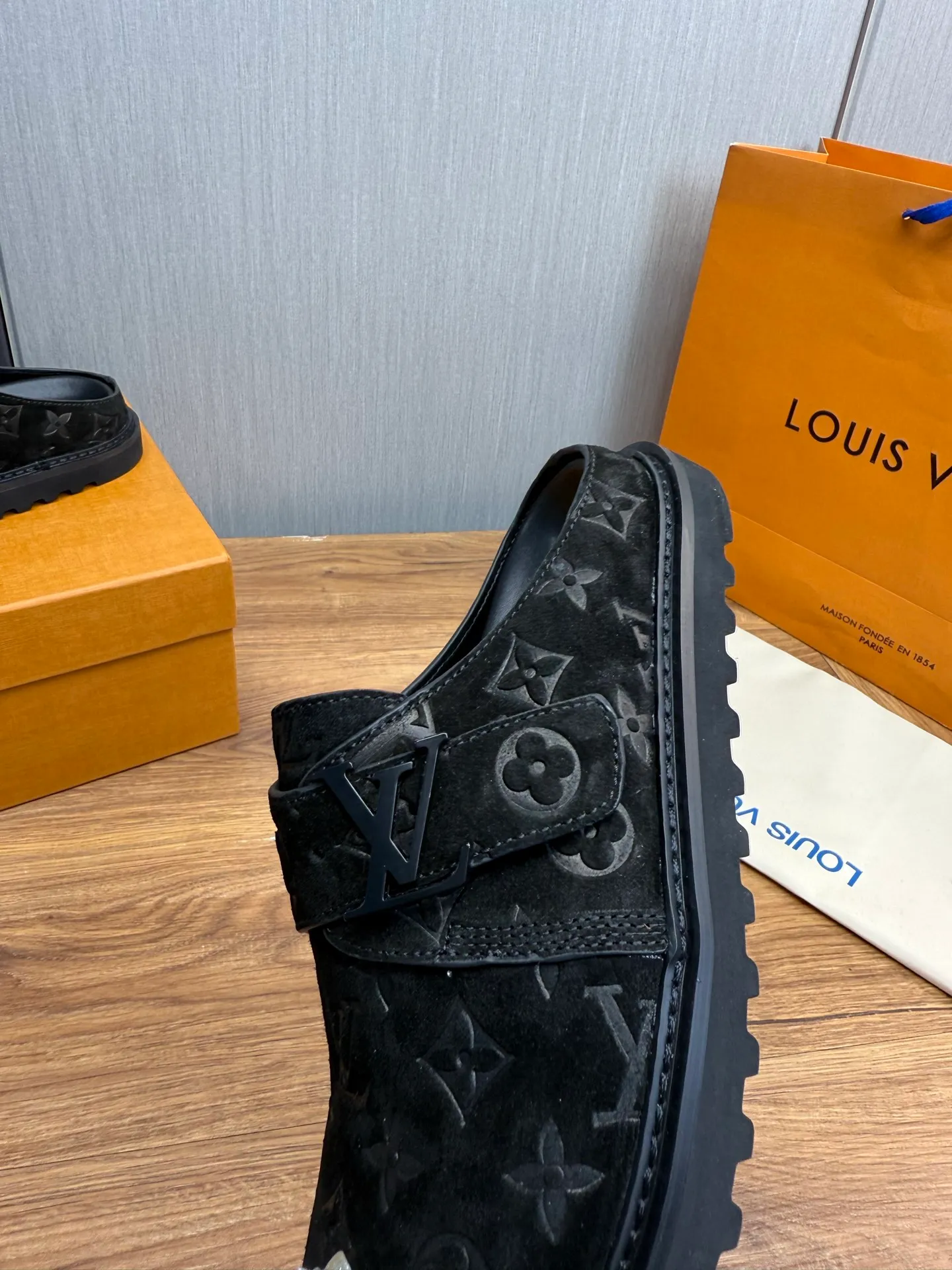Men's men's shoes 460💰 Lv. Popular couple slippers hot sale🩷💚 🩴Official website one to one production 35-45 sizes 45 46 🉑️Customized!